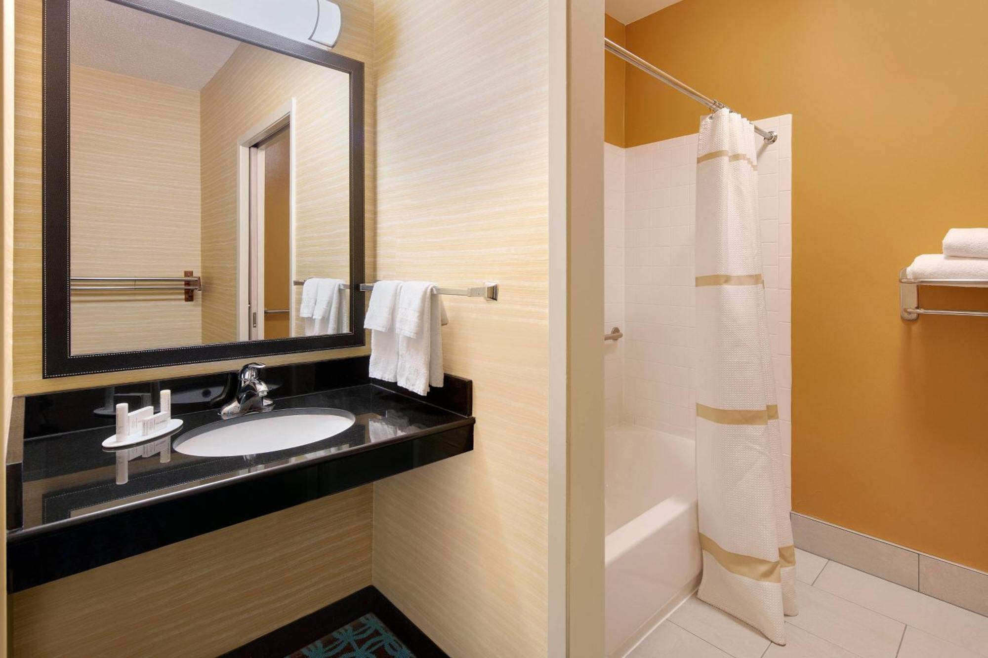 Fairfield Inn & Suites Austin University Area Екстериор снимка