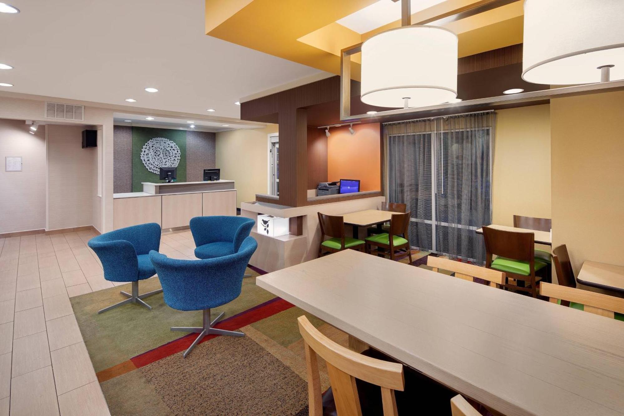 Fairfield Inn & Suites Austin University Area Екстериор снимка